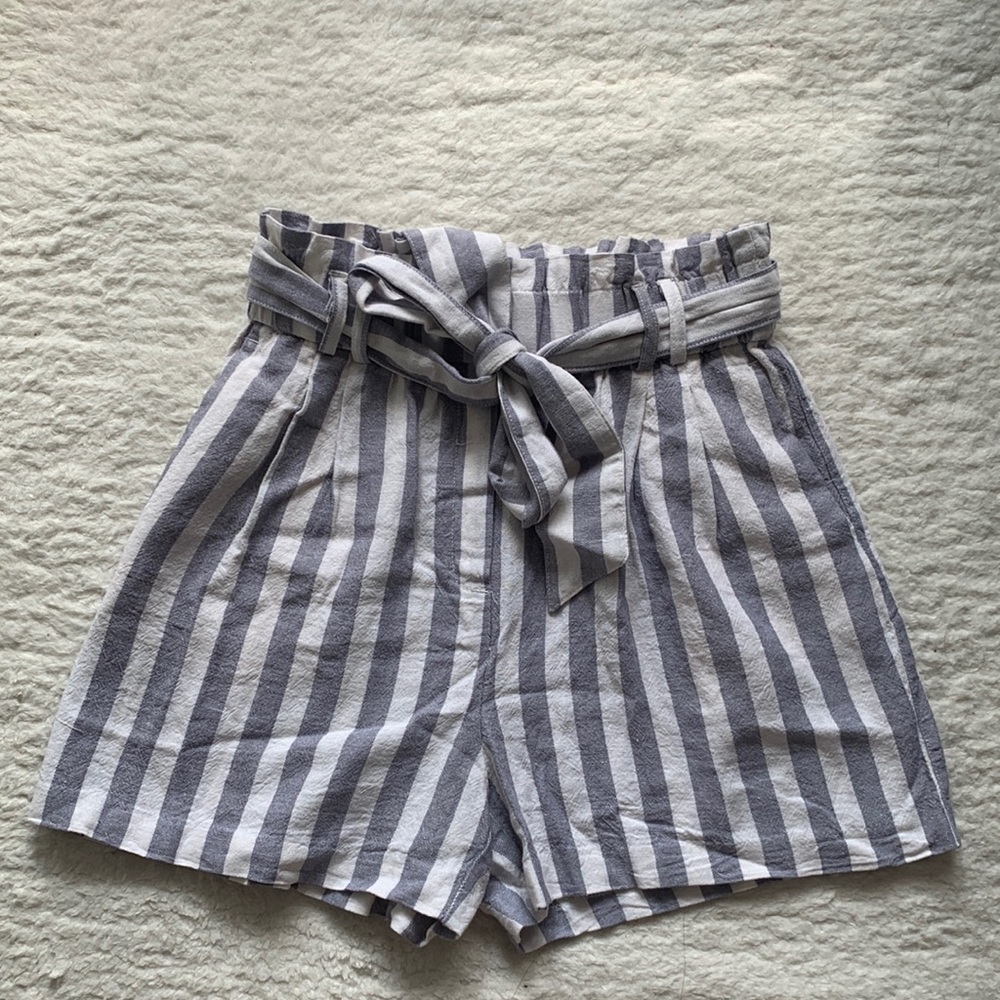 DYNAMITE high waisted white and blue striped linen shorts